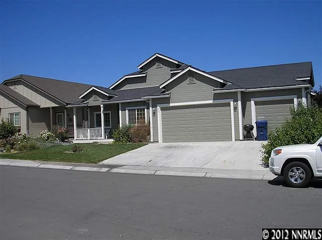 667 Canary Cir photo 1