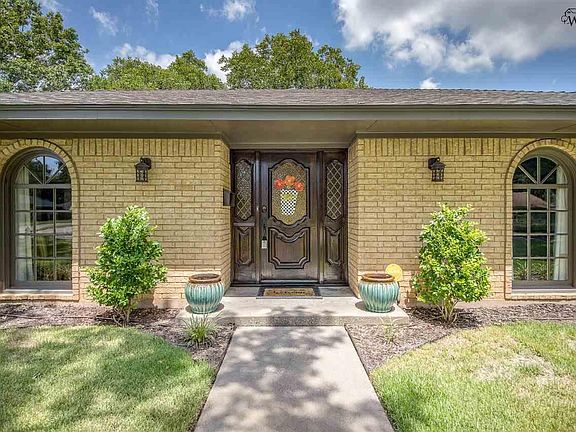 4th image of 2306 Brook Hollow Dr