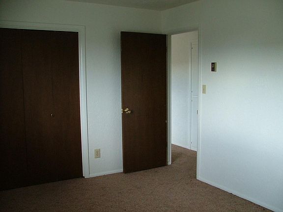 2nd image of 615 Hansen Ave APT 2