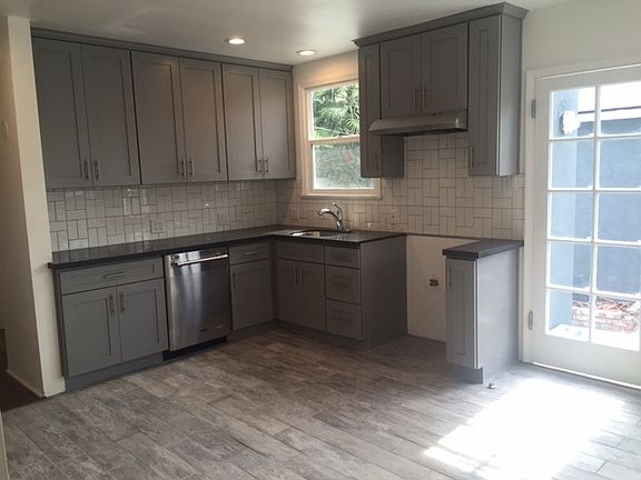 4th image of 4131 Center St