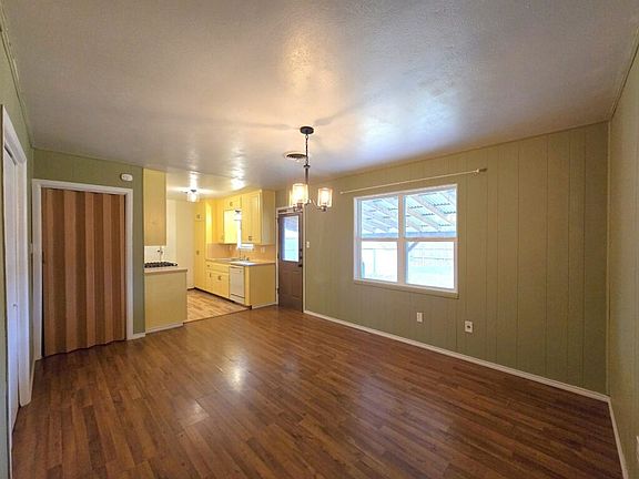 5th image of 616 W Ave E