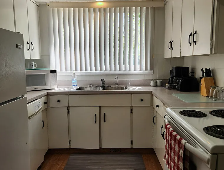 19 Newcombe Cres #M — Photo 8