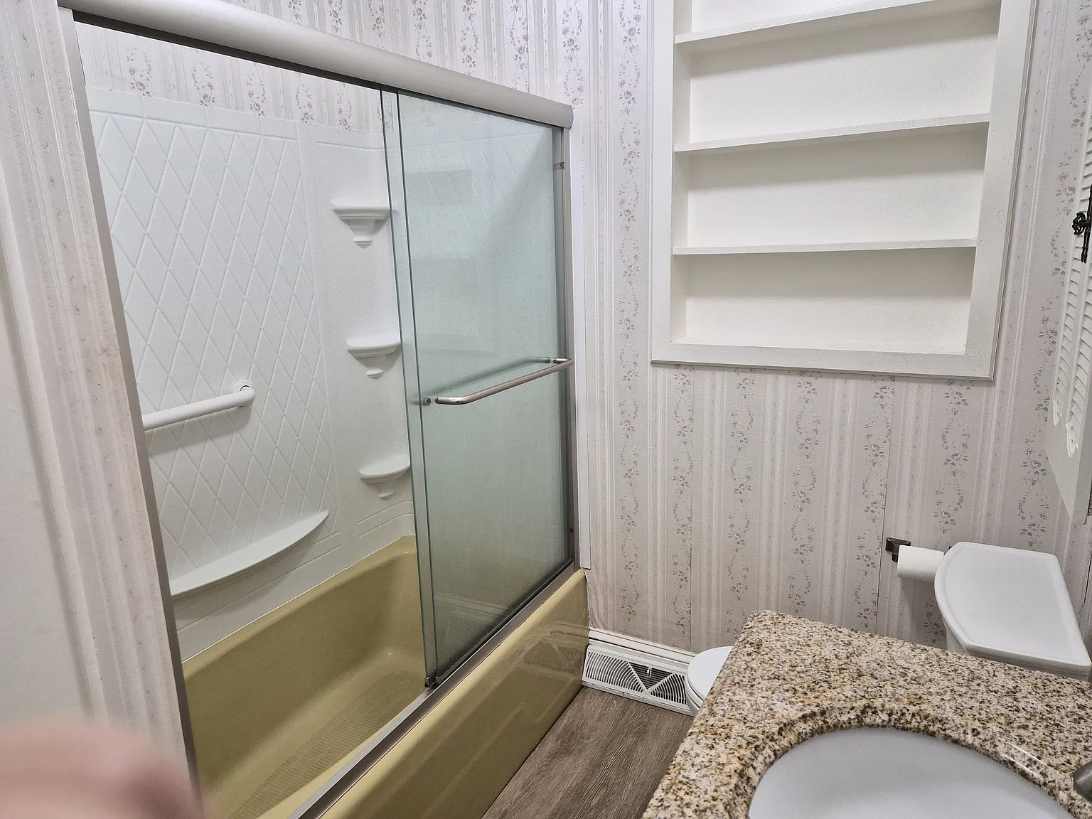 3 bed, 2552 sqft, $2,000 — Photo 4