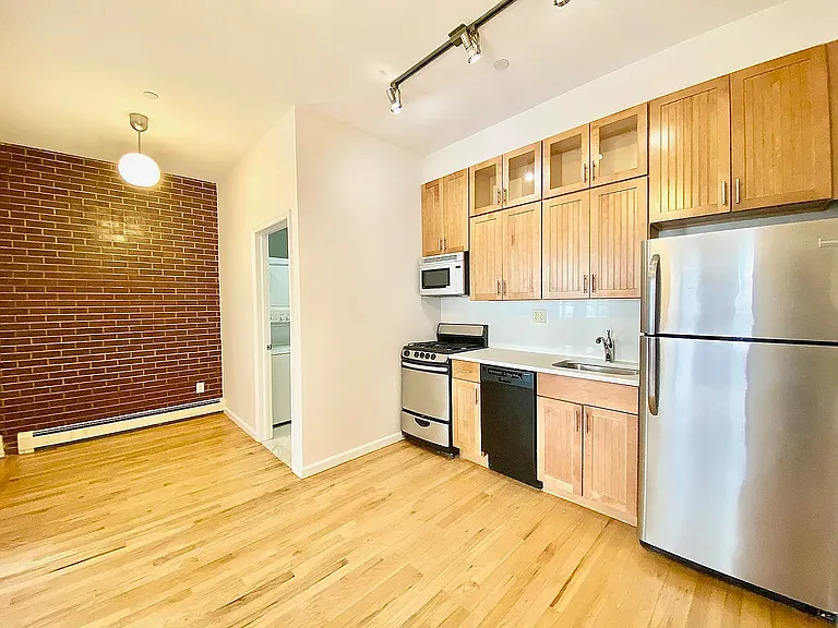 17 Judge St #3A — Photo 1