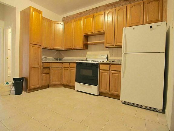 4th image of 251 Stanhope St #2B