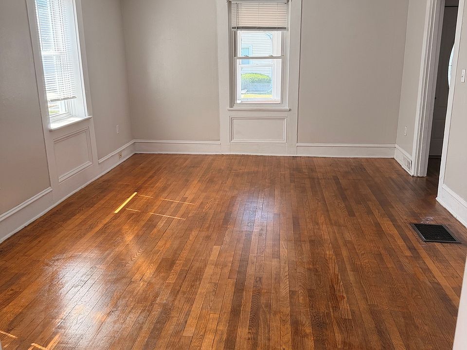 1st image of 8 Frederick Ave #2