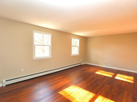 4th image of 21A Amoskeag Dr