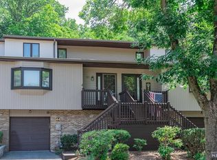 44 Peach Hill Ct, Ramsey, NJ 07446