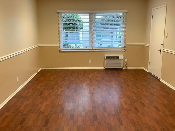 4th image of 1241 E Harvard St #9334577