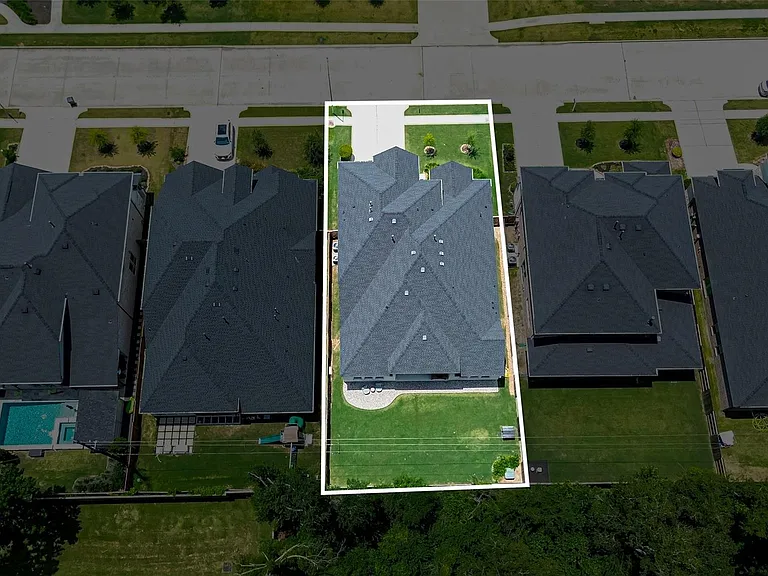 9722 Dani Lake Dr — Photo 44