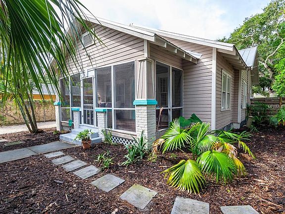 4th image of 2825 W Tamiami Cir