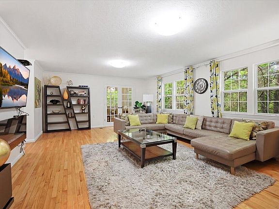 5th image of 4340 Lakeshore Ave