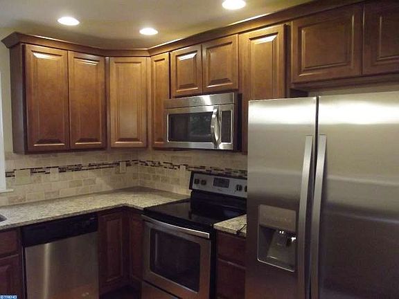 5th image of 534 Tamara Cir