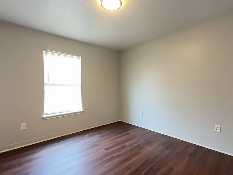 2702 Greenwood Ave — Photo 4