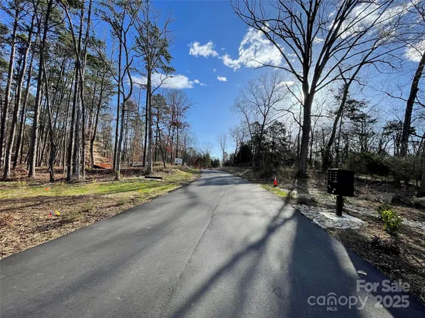 1 Autumn Mist Ln, Huntersville, NC 28078