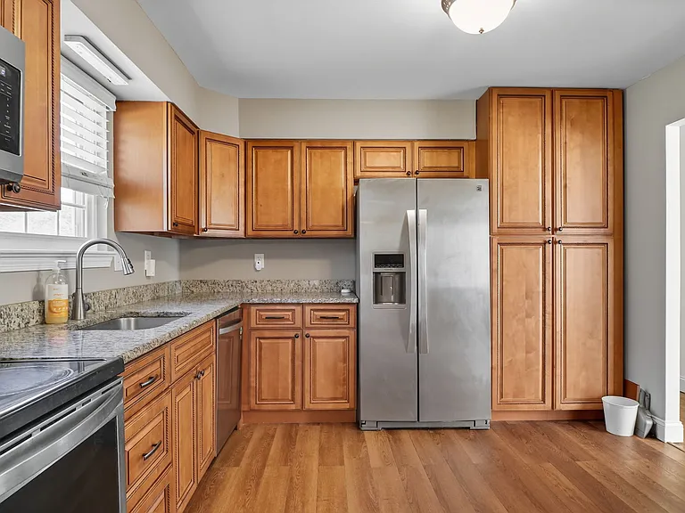 8136 Comet Dr — Photo 3