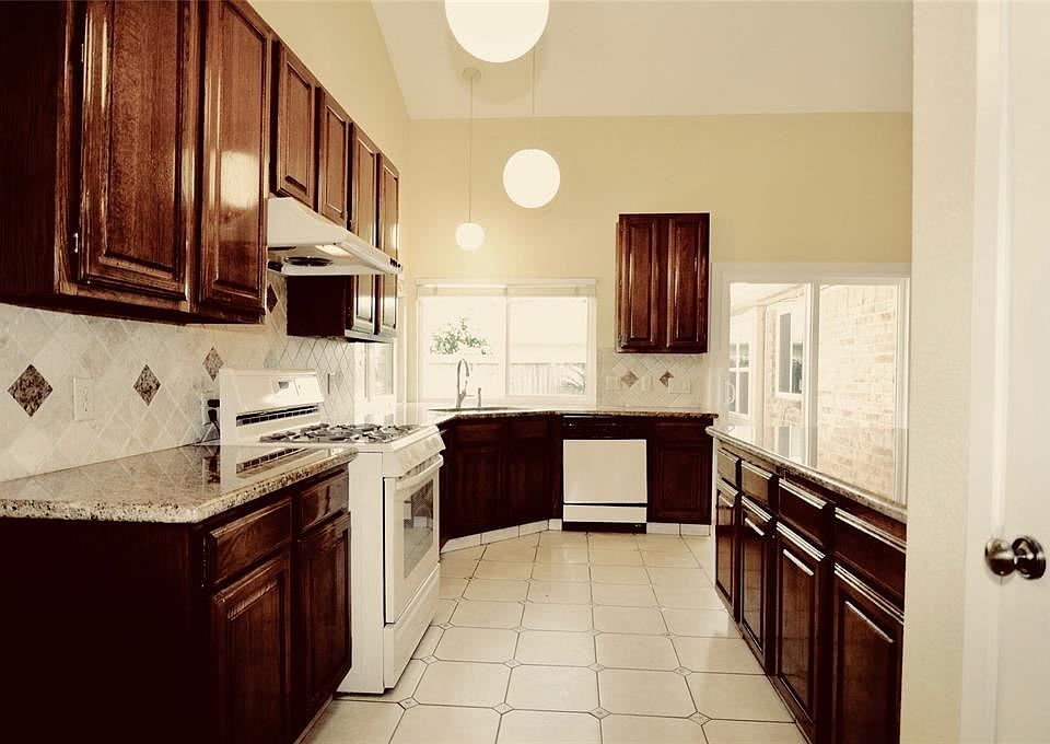 1st image of 1903 Brushy Creek Dr