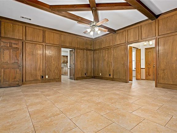 4th image of 604 Butler Cir
