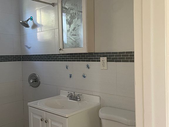 5th image of 14 NW 169th St #2