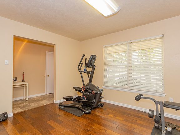3rd image of 1440 Tanglewood Ln