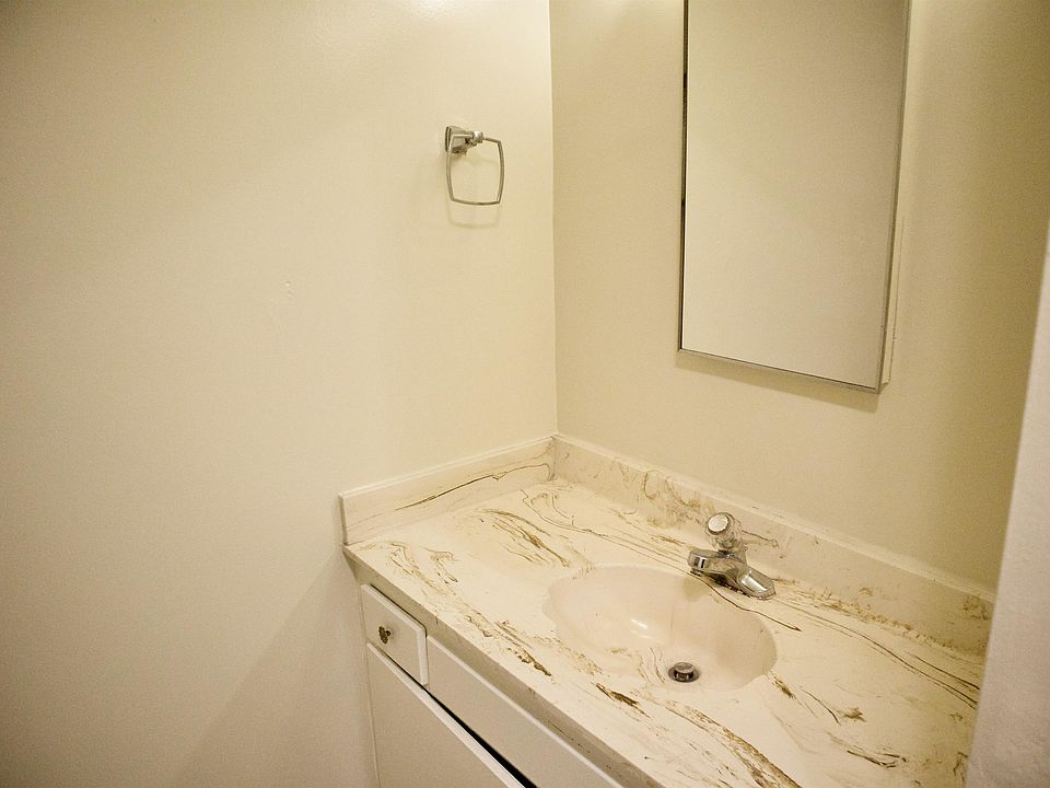 1st image of 804 Harkness Ln APT 2