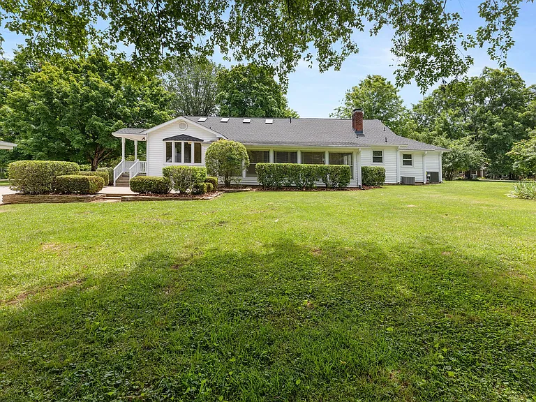 3228 Lakeshore Dr — Photo 9