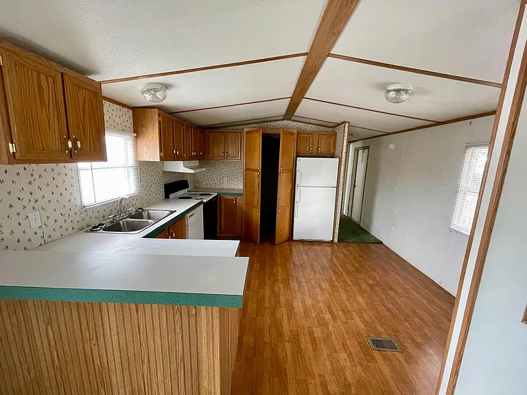 127 Crabapple Ln — Photo 3