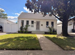 8 Michel Ave, Farmingdale, NY 11735