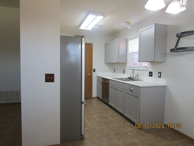 305 E Seminole St — Photo 3