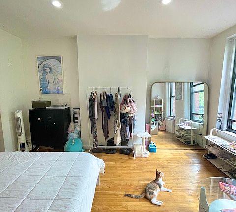3rd image of 331 E 88th St APT 3B