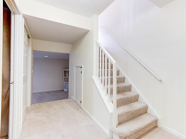 8509 Jeffersonian Ct — Photo 35