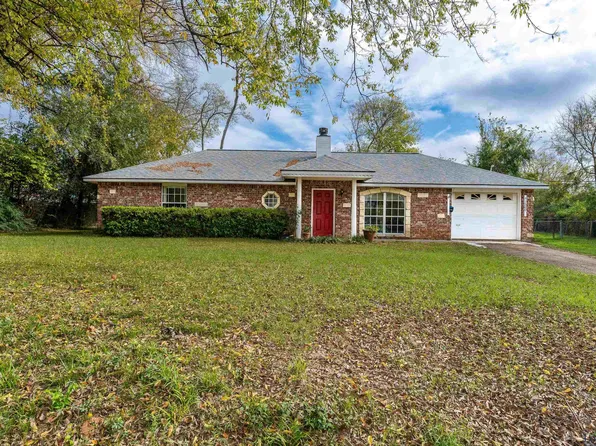 1300 N Rodeo St, Gladewater, TX 75647