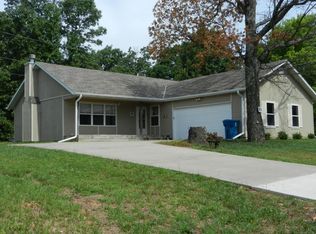 47 Pot O Gold Rd, Reeds Spring, MO 65737