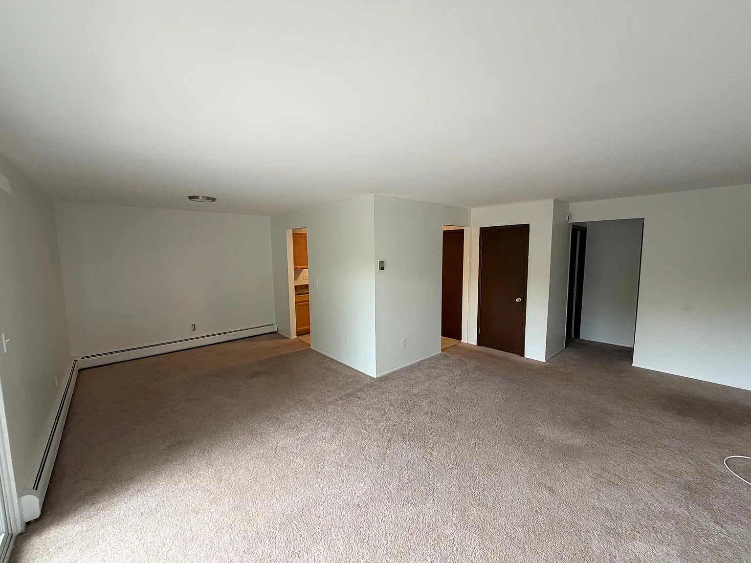 1 bed, 700 sqft, $1,150 — Photo 3