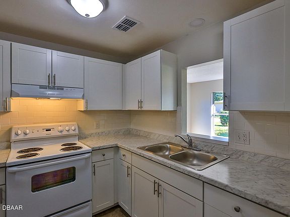 2nd image of 701 Ellen St