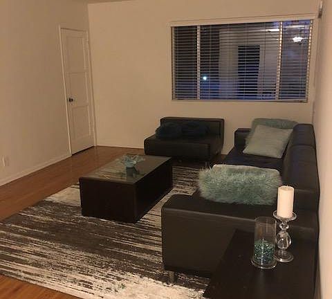 5th image of 2427 Centinela Ave #2427