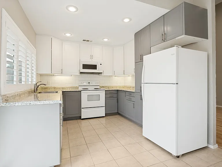 2117 Oak Brook Dr — Photo 4
