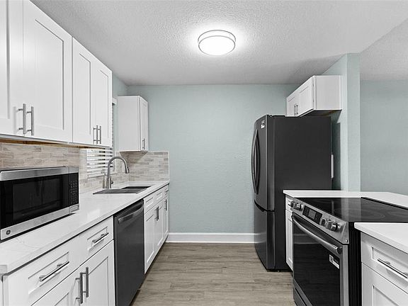 4th image of 17035 GULF BOULEVARD #116