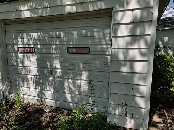 3rd image of 190 Crowley Ave