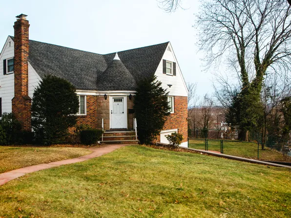 134 Berkshire Rd, Hasbrouck Heights, NJ 07604