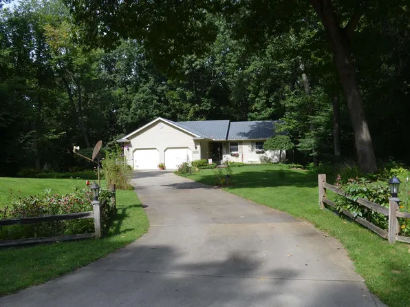 10013 N Hasse Ct, Syracuse, IN 46567