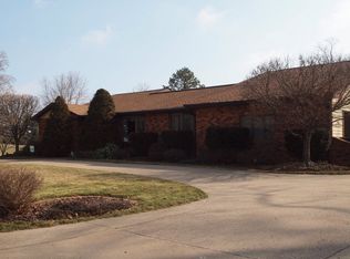 11234 Cliff Rd, Burlington, IA 52601