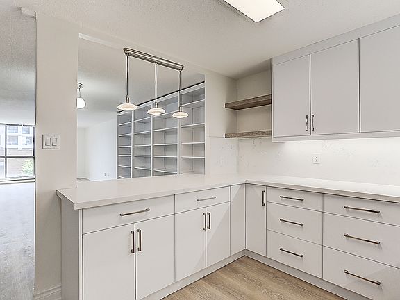 4th image of 188 Spadina Ave #405
