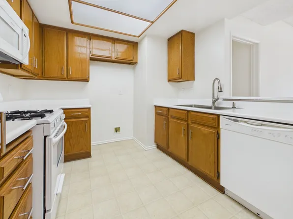 11641 Valley Spring Lane Apartments, 11641 Valley Spring Ln APT 205, Studio City, CA 91604