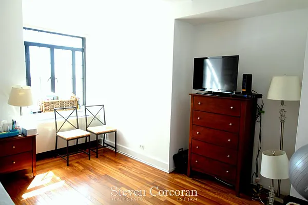 Rented by Steven Corcoran Real Estate | media 10