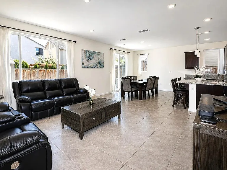 294 Caputo Cir — Photo 2