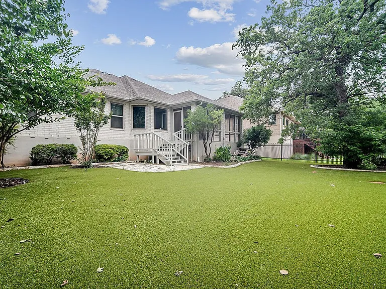 218 E Creekview Dr — Photo 24