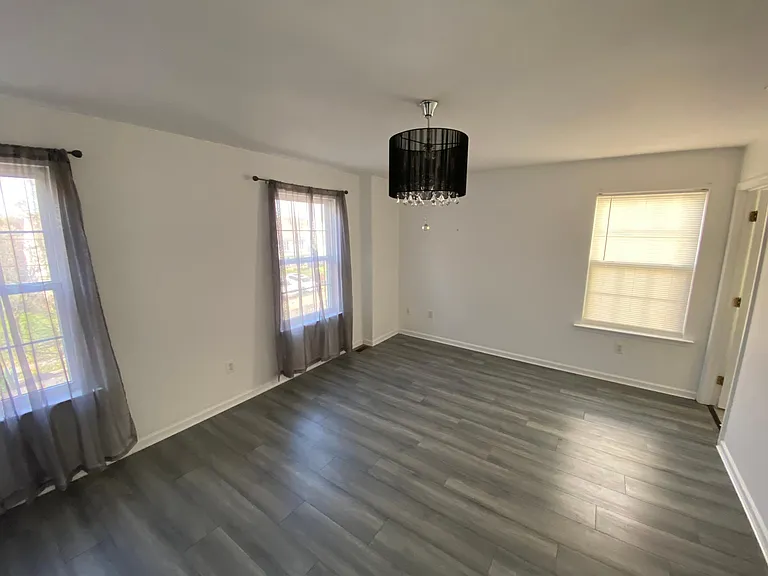 325 Girard Ave — Photo 11