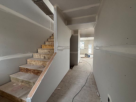 3rd image of 2743 W Guernsey Ln #270