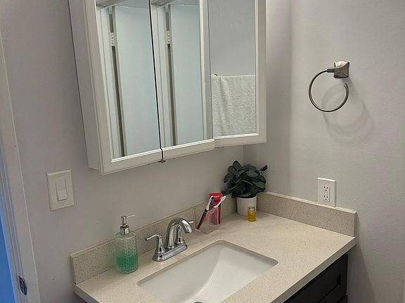 3rd image of 1324 Agate St APT 9